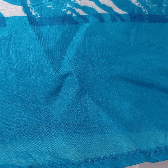 Vintage Eastern Silk Sarong 45 Inch By 64 In New In Box Abalone Buckle  Gift? - Picture 2 of 10